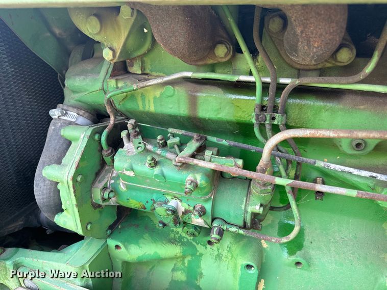 image for item OF9792 1976 John Deere 2240 tractor
