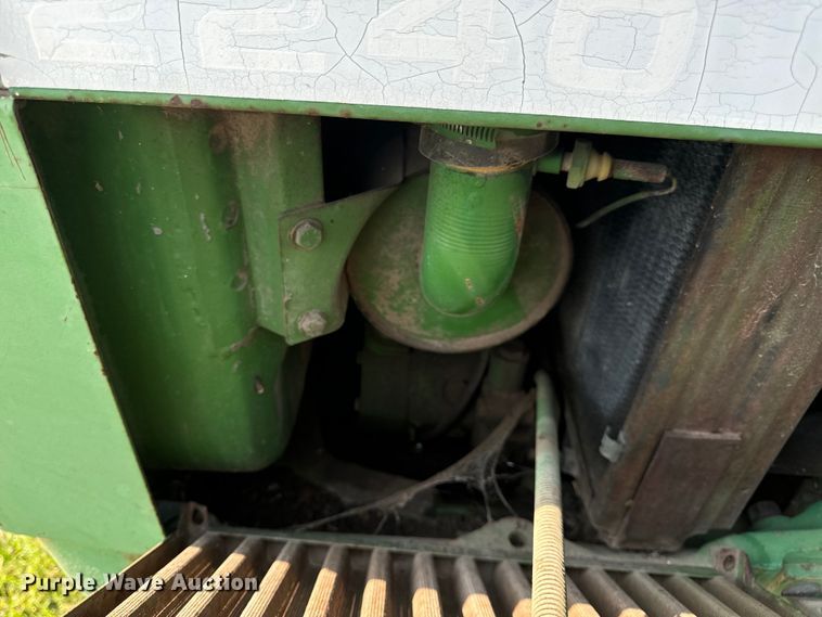 image for item OF9792 1976 John Deere 2240 tractor