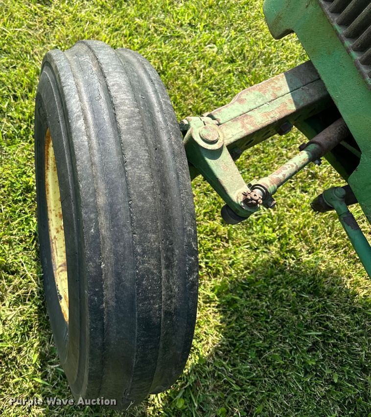 image for item OF9792 1976 John Deere 2240 tractor