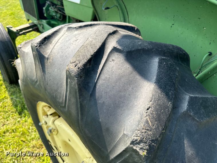 image for item OF9792 1976 John Deere 2240 tractor