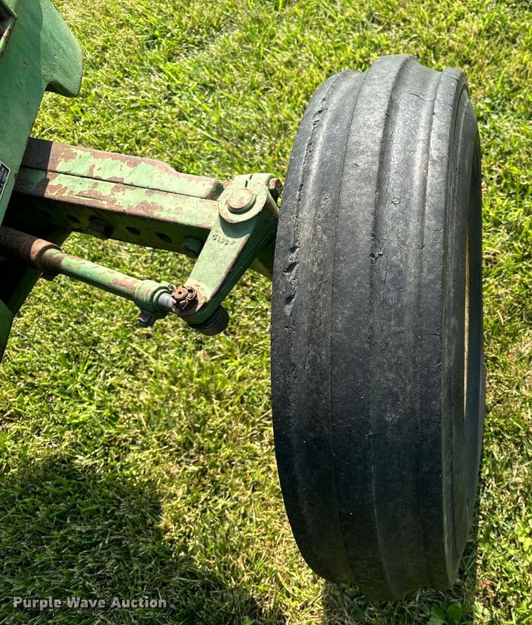 image for item OF9792 1976 John Deere 2240 tractor