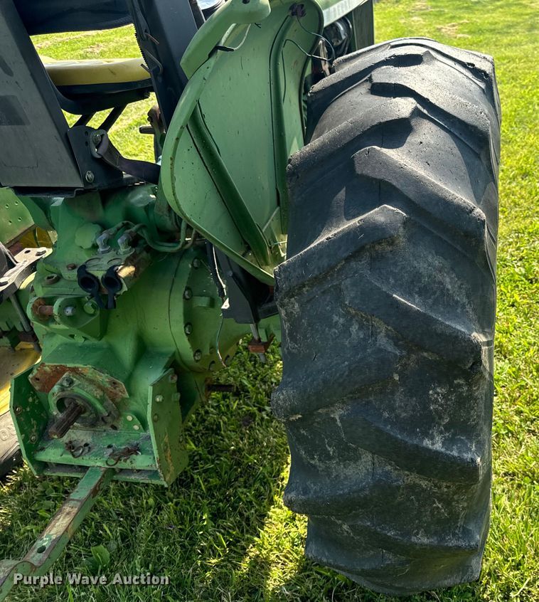 image for item OF9792 1976 John Deere 2240 tractor