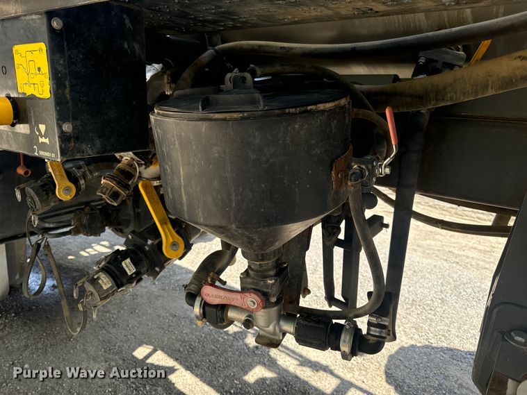 image for item OF9858 2013 RoGator RG900 sprayer