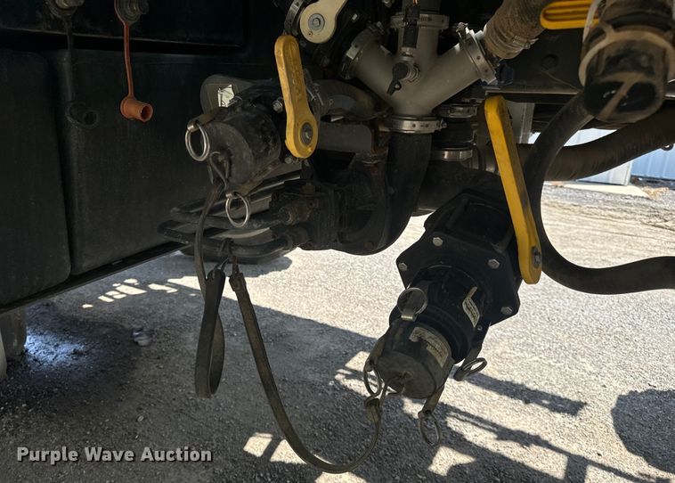 image for item OF9858 2013 RoGator RG900 sprayer