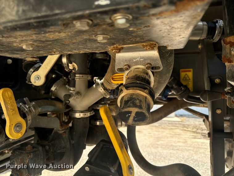 image for item OF9858 2013 RoGator RG900 sprayer