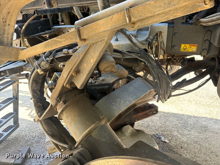 image for item OF9858 2013 RoGator RG900 sprayer