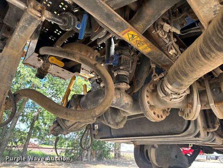 image for item OF9858 2013 RoGator RG900 sprayer