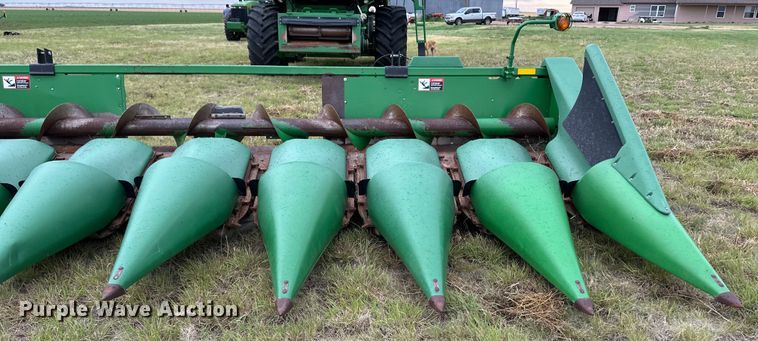 image for item OL9656 1998 John Deere 893 corn head