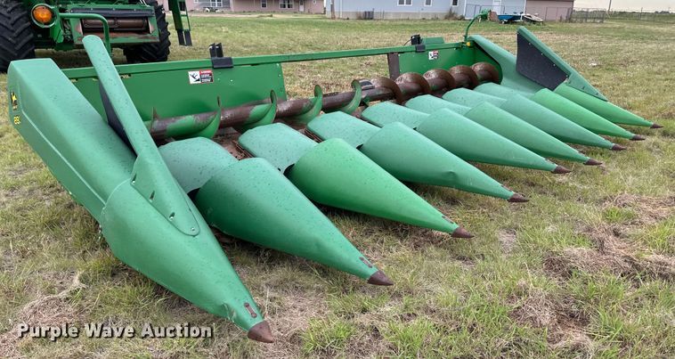 image for item OL9656 1998 John Deere 893 corn head