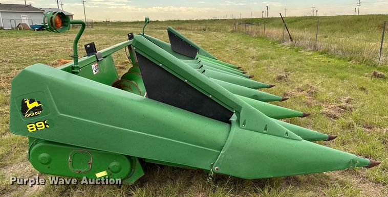 image for item OL9656 1998 John Deere 893 corn head