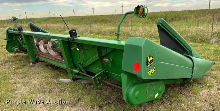 image for item OL9656 1998 John Deere 893 corn head