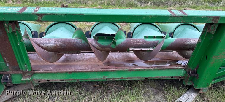 image for item OL9656 1998 John Deere 893 corn head