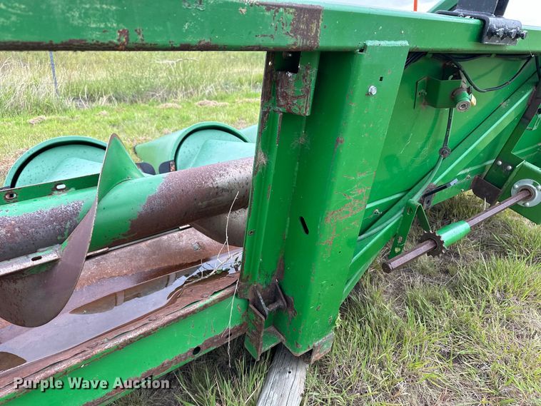 image for item OL9656 1998 John Deere 893 corn head