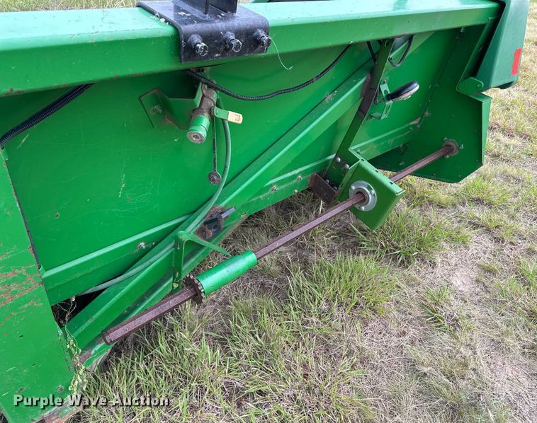 image for item OL9656 1998 John Deere 893 corn head
