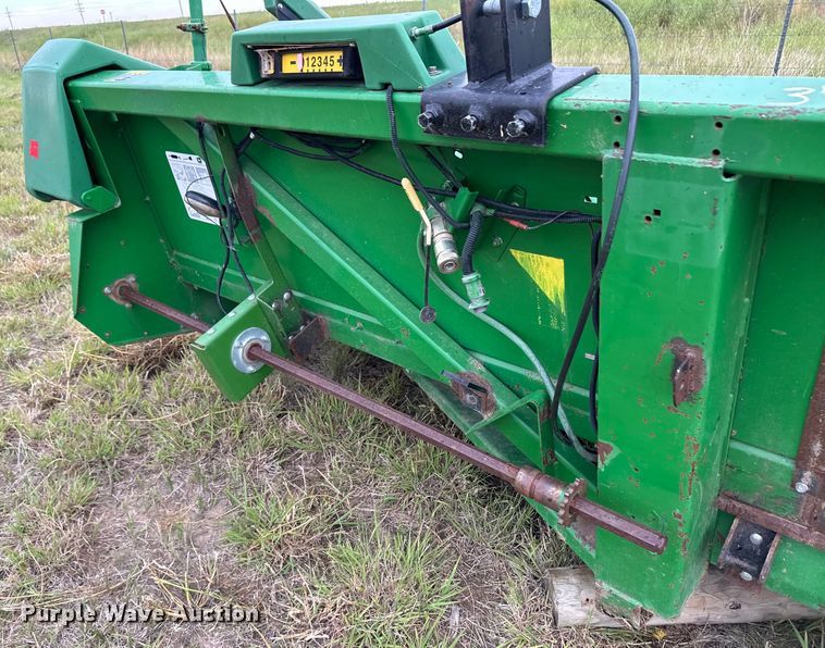 image for item OL9656 1998 John Deere 893 corn head