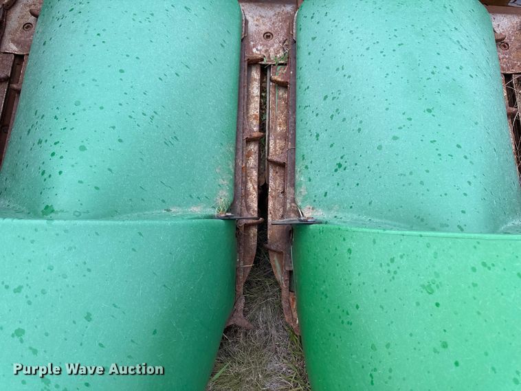 image for item OL9656 1998 John Deere 893 corn head