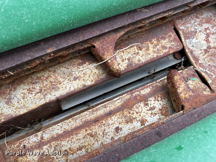 image for item OL9656 1998 John Deere 893 corn head