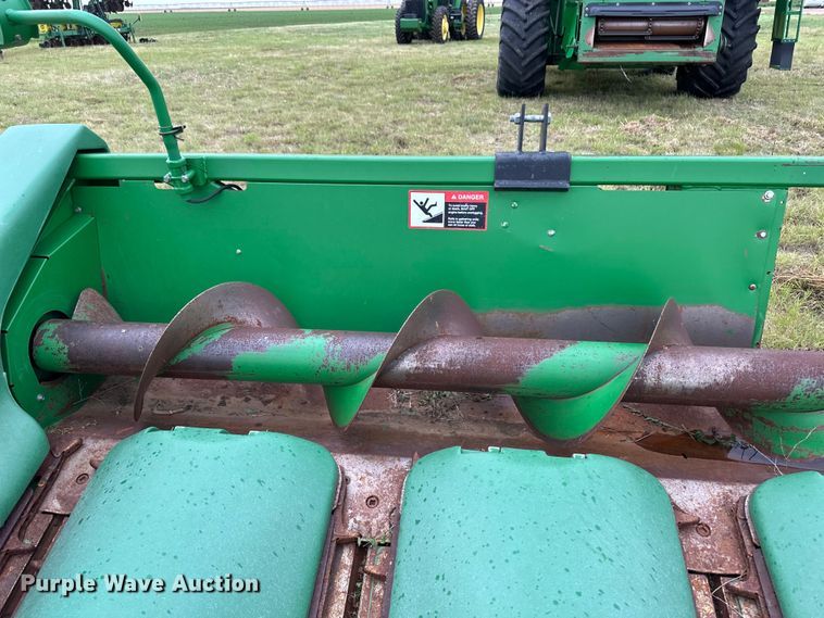 image for item OL9656 1998 John Deere 893 corn head