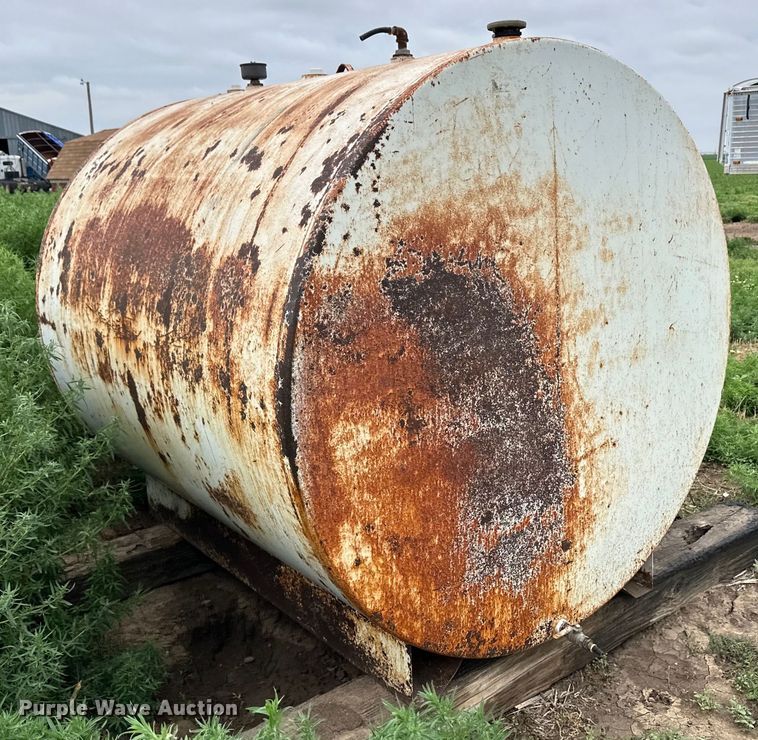 image for item OL9660 (2) fuel tanks