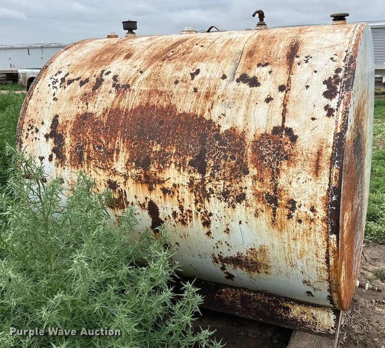 image for item OL9660 (2) fuel tanks