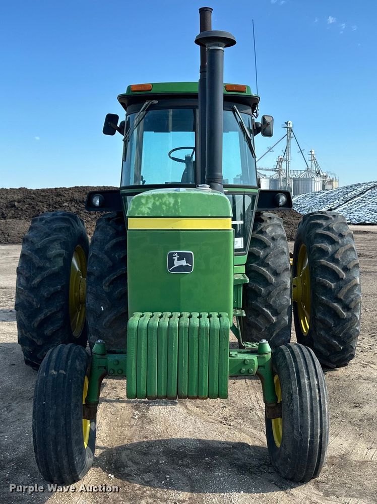 image for item OL9690 1976 John Deere 4430 tractor