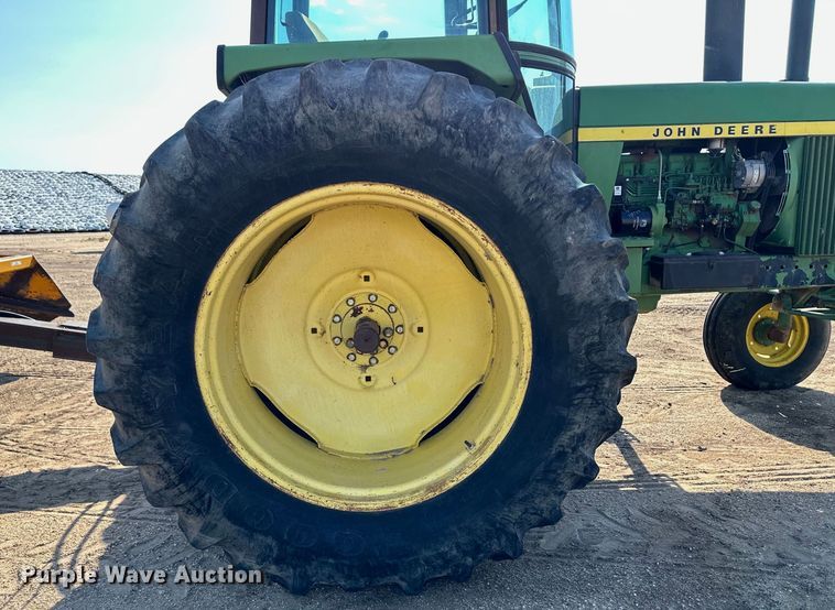 image for item OL9690 1976 John Deere 4430 tractor