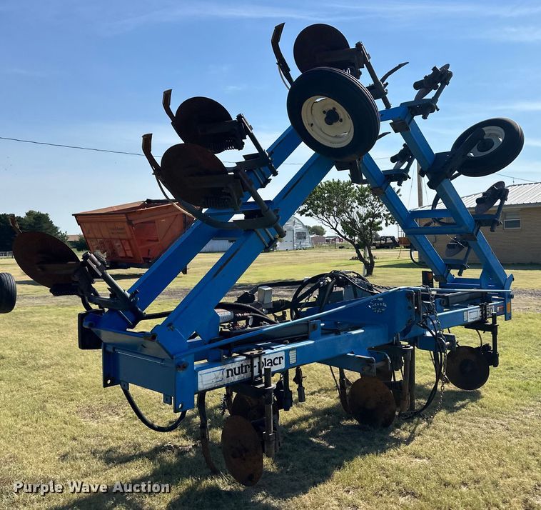 image for item OL9717 DMI Nutri-Placr 3250 NH3 applicator