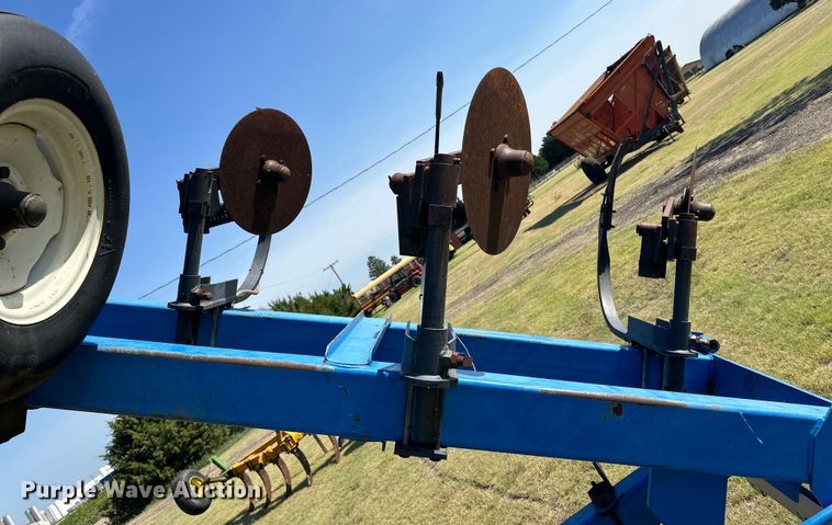 image for item OL9717 DMI Nutri-Placr 3250 NH3 applicator