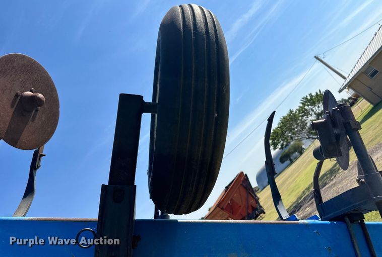 image for item OL9717 DMI Nutri-Placr 3250 NH3 applicator