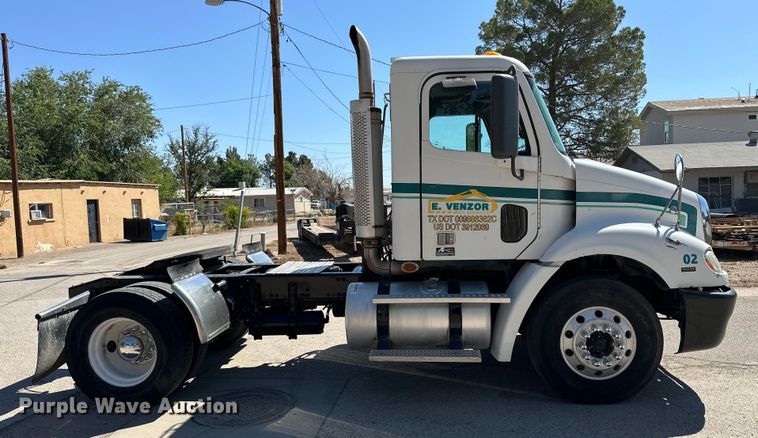 image for item DK6709 2007 Freightliner Columbia  semi truck