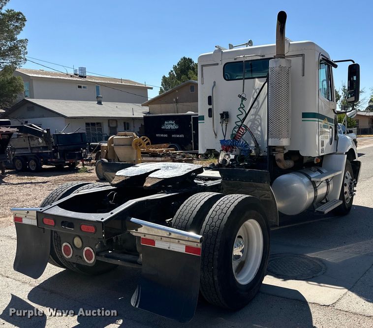 image for item DK6709 2007 Freightliner Columbia  semi truck