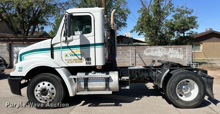 image for item DK6709 2007 Freightliner Columbia  semi truck