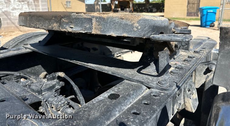 image for item DK6709 2007 Freightliner Columbia  semi truck