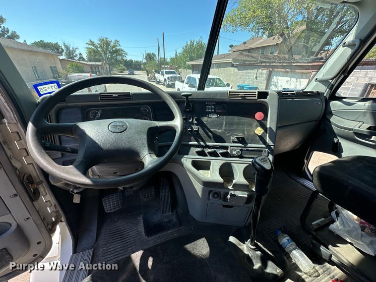 image for item DK6709 2007 Freightliner Columbia  semi truck