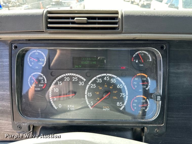 image for item DK6709 2007 Freightliner Columbia  semi truck