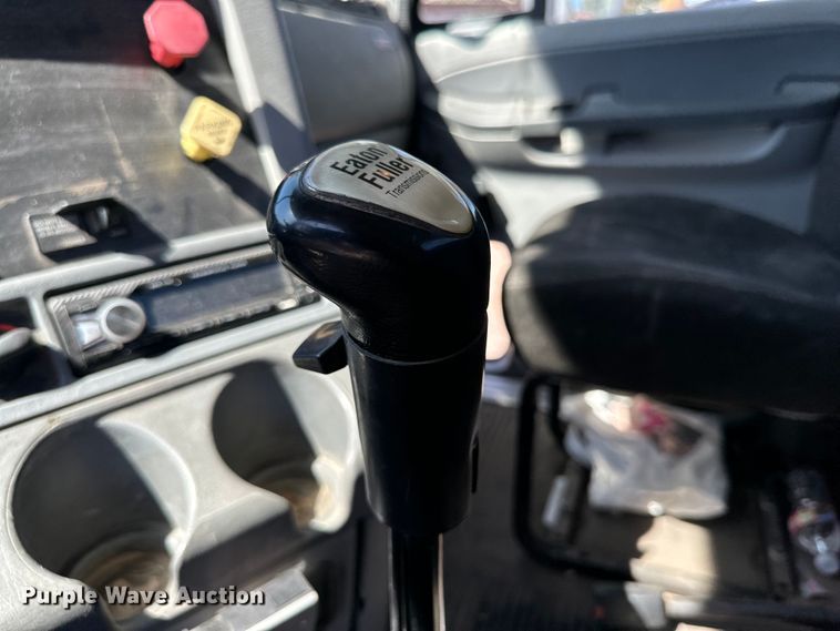 image for item DK6709 2007 Freightliner Columbia  semi truck