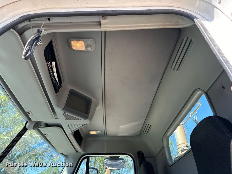 image for item DK6709 2007 Freightliner Columbia  semi truck