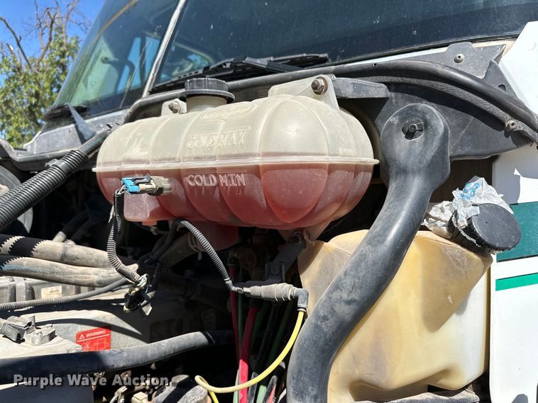 image for item DK6709 2007 Freightliner Columbia  semi truck