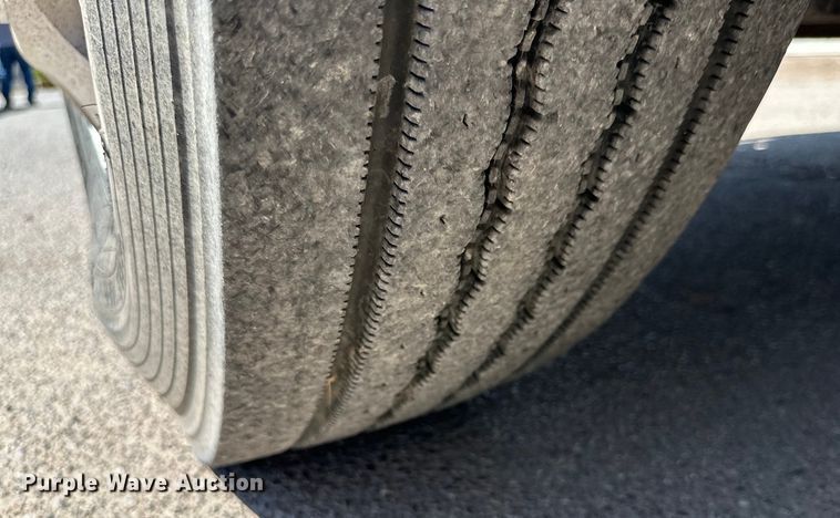 image for item DK6709 2007 Freightliner Columbia  semi truck