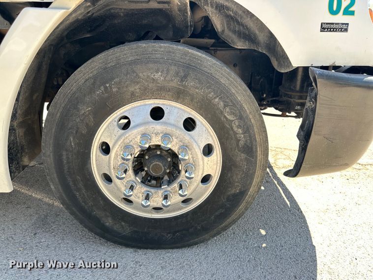 image for item DK6709 2007 Freightliner Columbia  semi truck