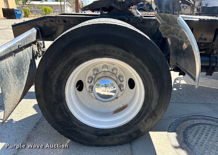 image for item DK6709 2007 Freightliner Columbia  semi truck