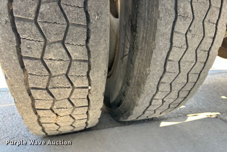 image for item DK6709 2007 Freightliner Columbia  semi truck