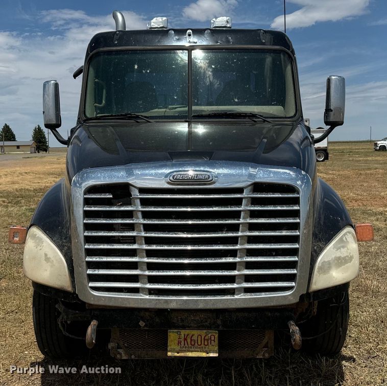 image for item DK6875 2012 Freightliner Cascadia 125DC semi truck
