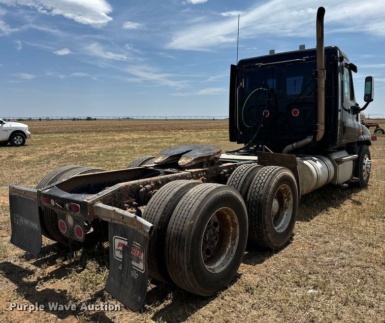 image for item DK6875 2012 Freightliner Cascadia 125DC semi truck