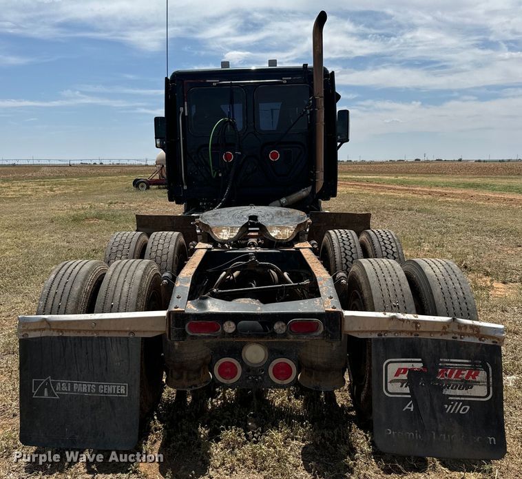 image for item DK6875 2012 Freightliner Cascadia 125DC semi truck