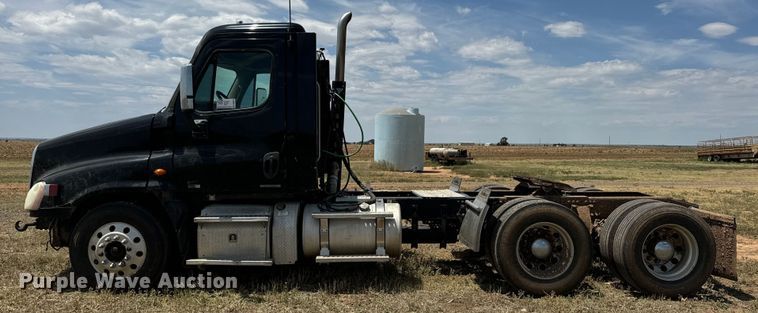 image for item DK6875 2012 Freightliner Cascadia 125DC semi truck