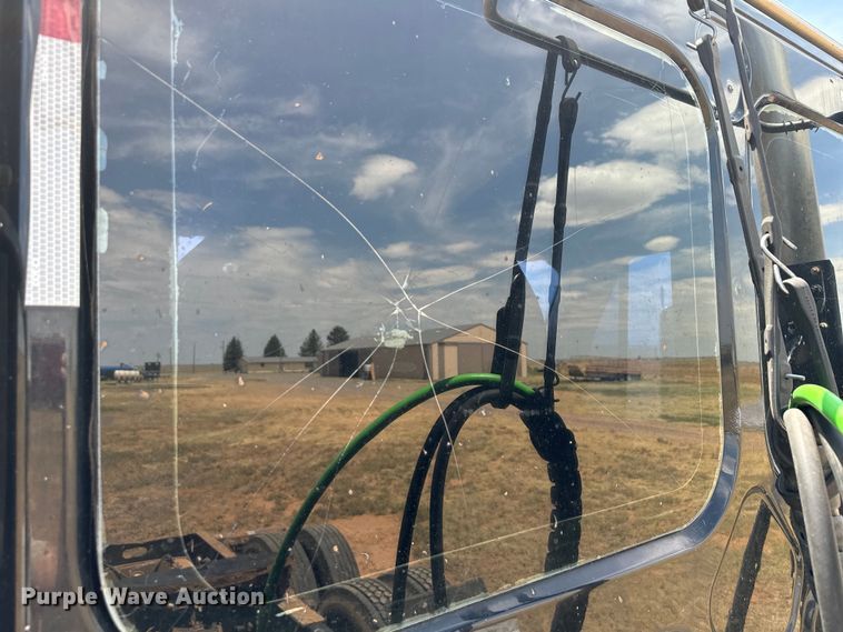 image for item DK6875 2012 Freightliner Cascadia 125DC semi truck