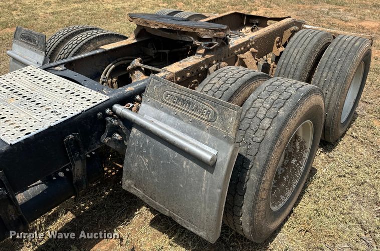 image for item DK6875 2012 Freightliner Cascadia 125DC semi truck