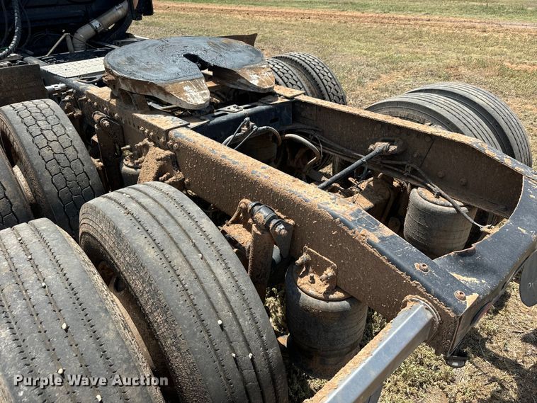 image for item DK6875 2012 Freightliner Cascadia 125DC semi truck