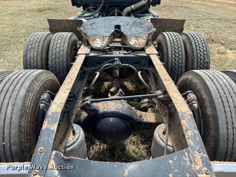 image for item DK6875 2012 Freightliner Cascadia 125DC semi truck